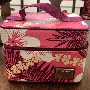 Roxy make up case